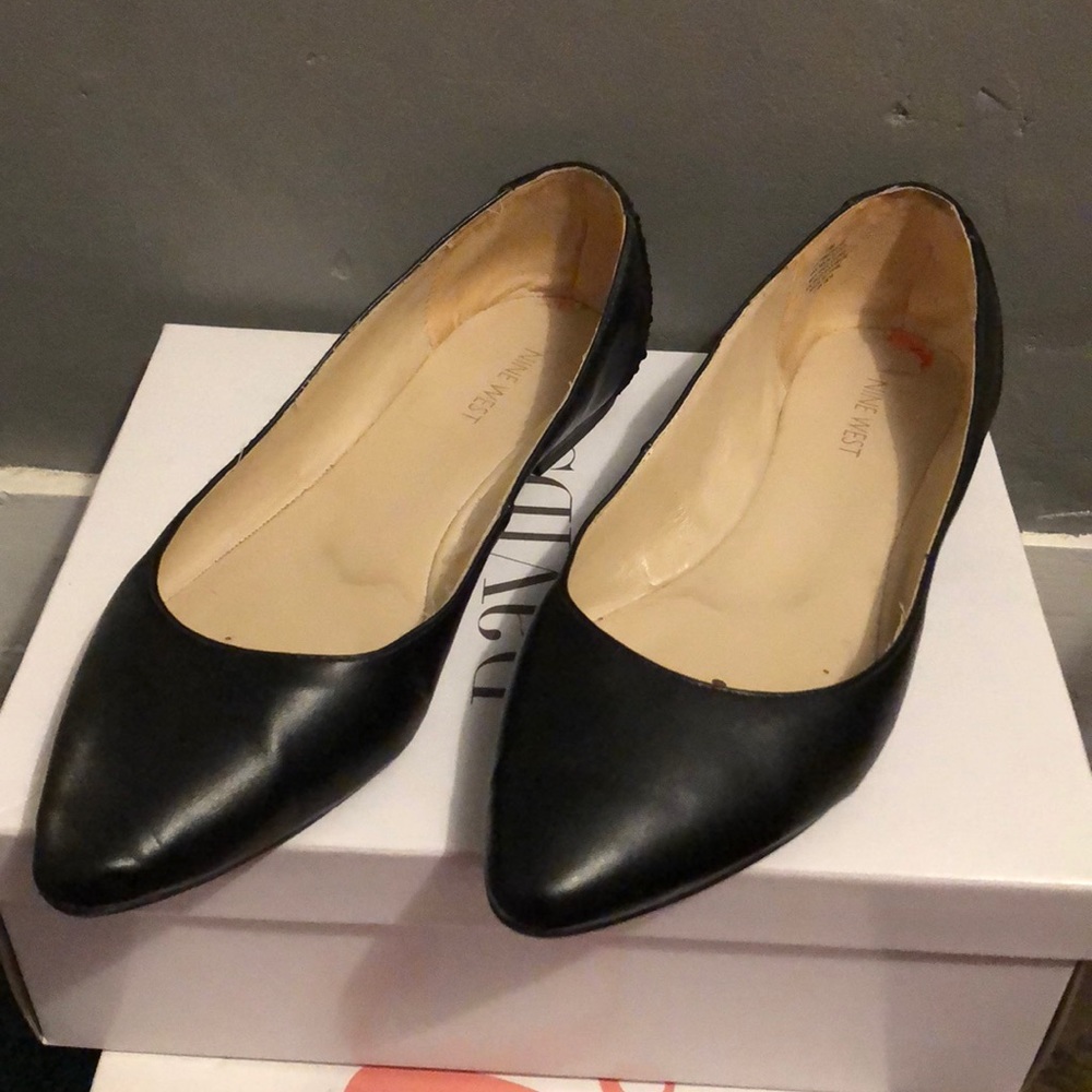 Nine West black pointy flats